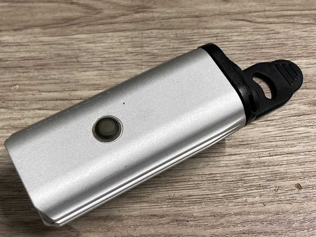 KD078 レザイン LEZYNE LITE DRIVE 1000XL フロントライト サテンシルバー 点灯確認済