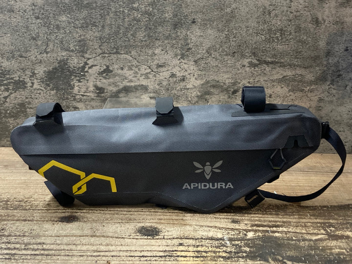 JX816 アピデュラ APIDURA エクスペディション フレームパック 3L