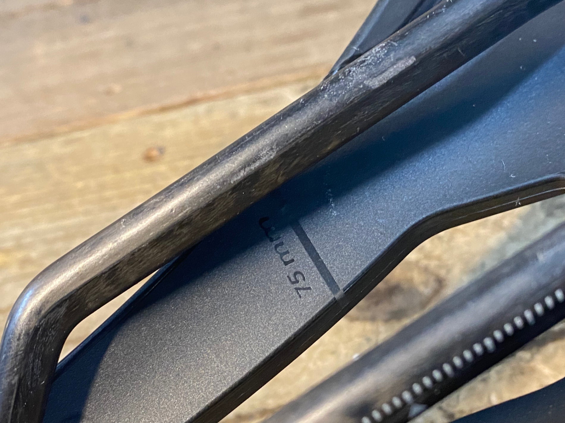 JX683 フィジーク fizik ヴェント VENTO ARGO R1 サドル 黒 カーボン