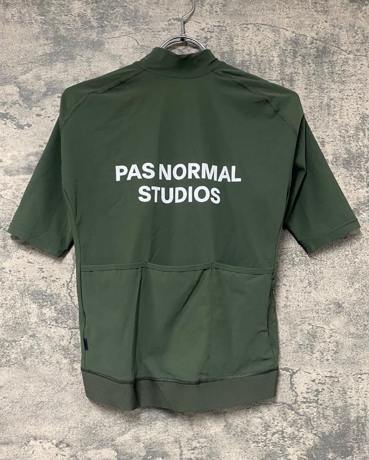 KJ296 パスノーマルスタジオ PAS NORMAL STUDIOS Essential Jersey 半袖 サイクルジャージ カーキ S