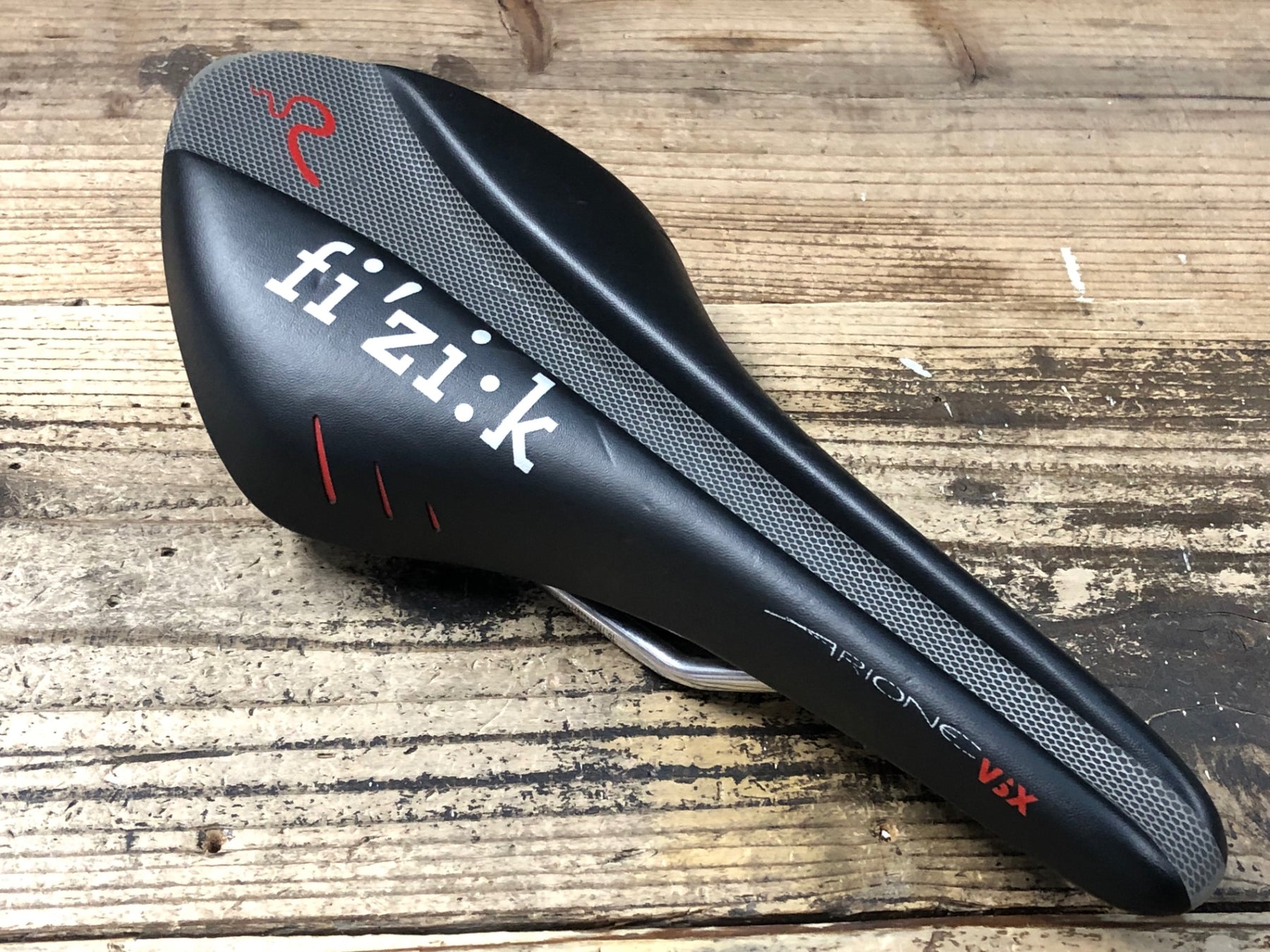 Fizik ARIONE kium サドル　黒 JY772 フィジーク fizik ARIONE VSX サドル 黒 kiumレール 257mm