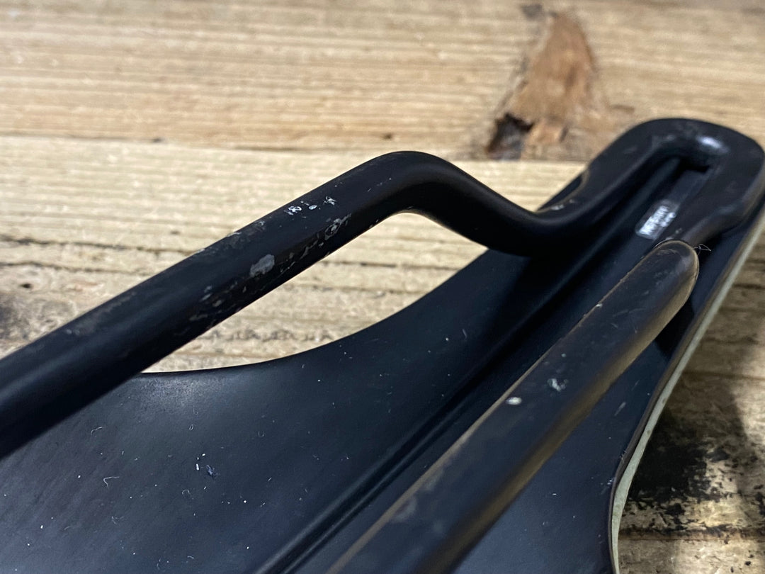 KI607 フィジーク fizik VERSUS EVO ANTARES 00 ADAPTIVE サドル LARGE 146mm カーボンレール 白