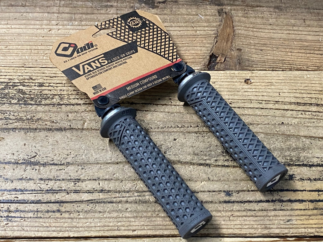 KP641 ODI VANS V2.1 LOCK ON GRIPS グリップ グレー 135mm