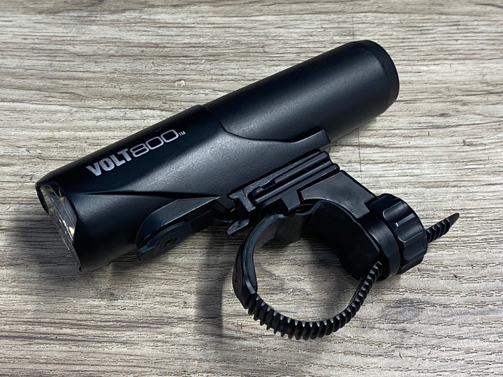 KK089 キャットアイ CATEYE VOLT800 フロントライト ※点灯確認済み、マウント付属