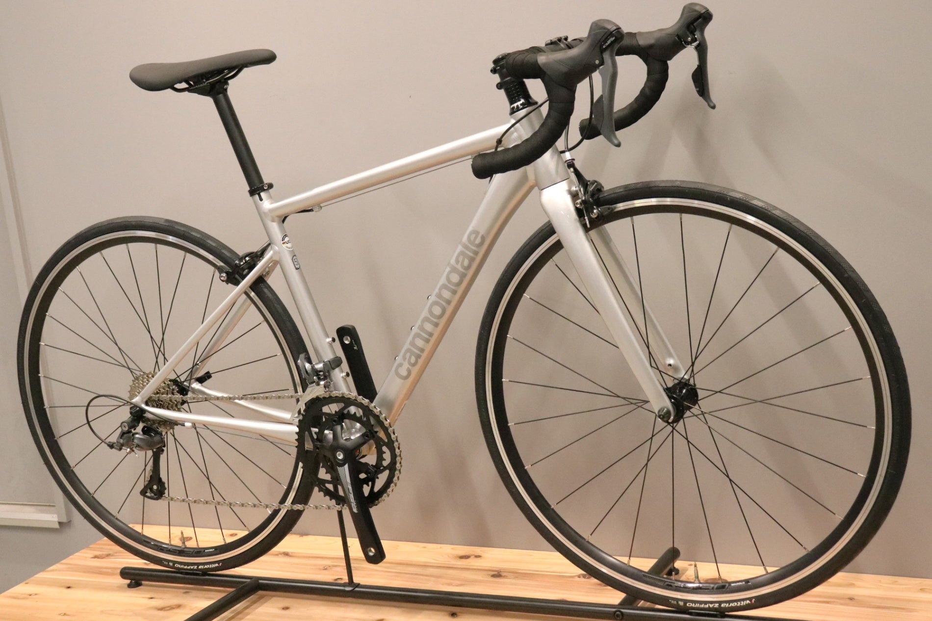 未使用 キャノンデール CANNONDALE キャド CAAD OPTIMO 4 2025モデル