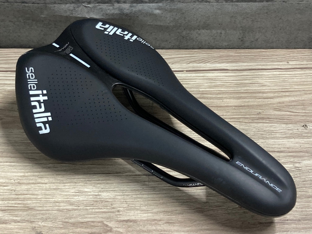 KF385 セライタリア selle italia NOVUS EVO ENDURANCE サドル 黒