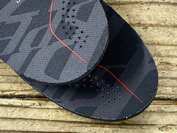 KN629 スペシャライズド SPECIALIZED SL FOOTBED インソール 黒 赤 40.5