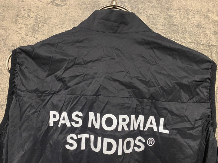 KA515 パスノーマルスタジオ PAS NORMAL STUDIOS ESSENTIAL INSULATED GILET ジレ サイクルベスト 黒 M