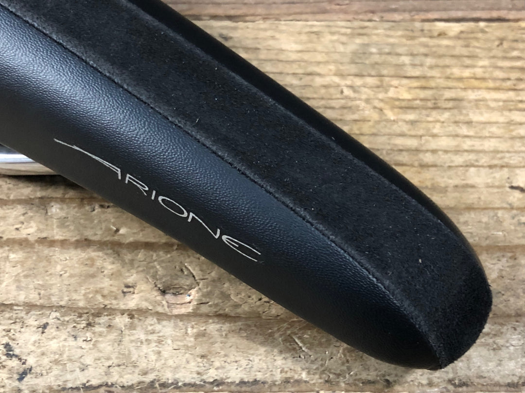 KM546 フィジーク fizik ARIONE R3 サドル 黒 kiumレール ※マーカー痕