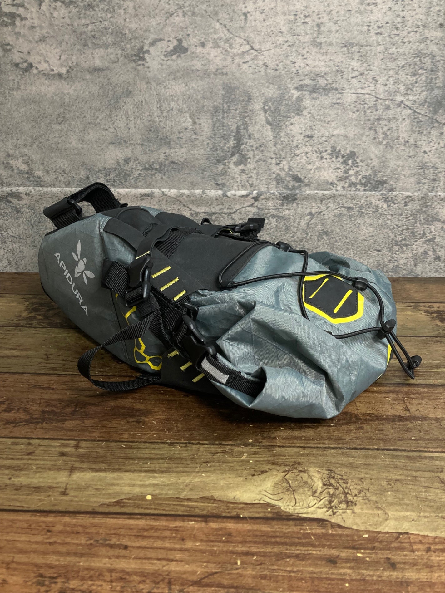 サドルバック　APIDURA　SADDLE BAG　コンパクト　11L　グレー色 サドルバック APIDURA SADDLE BAG コンパクト 11L グレー色 【公式通販】