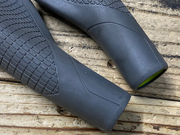 KQ593 エルゴン ERGON GS2 グリップ セット 黒