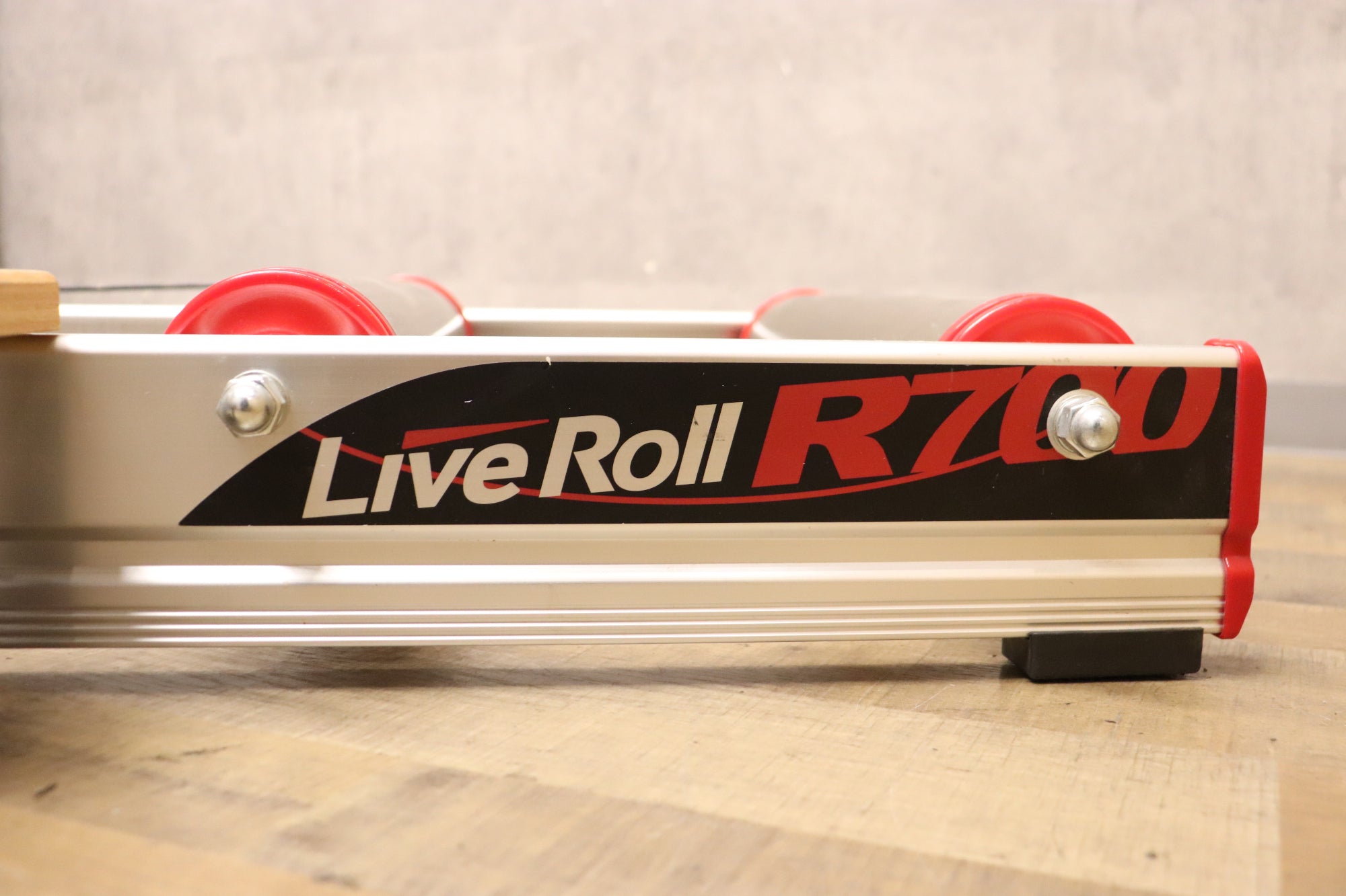 アクセサリー MINOURA LiveRoll R700 Amazon | MINOURA(ミノウラ) R700 LiveRoll 3本ローラー チタンカラー