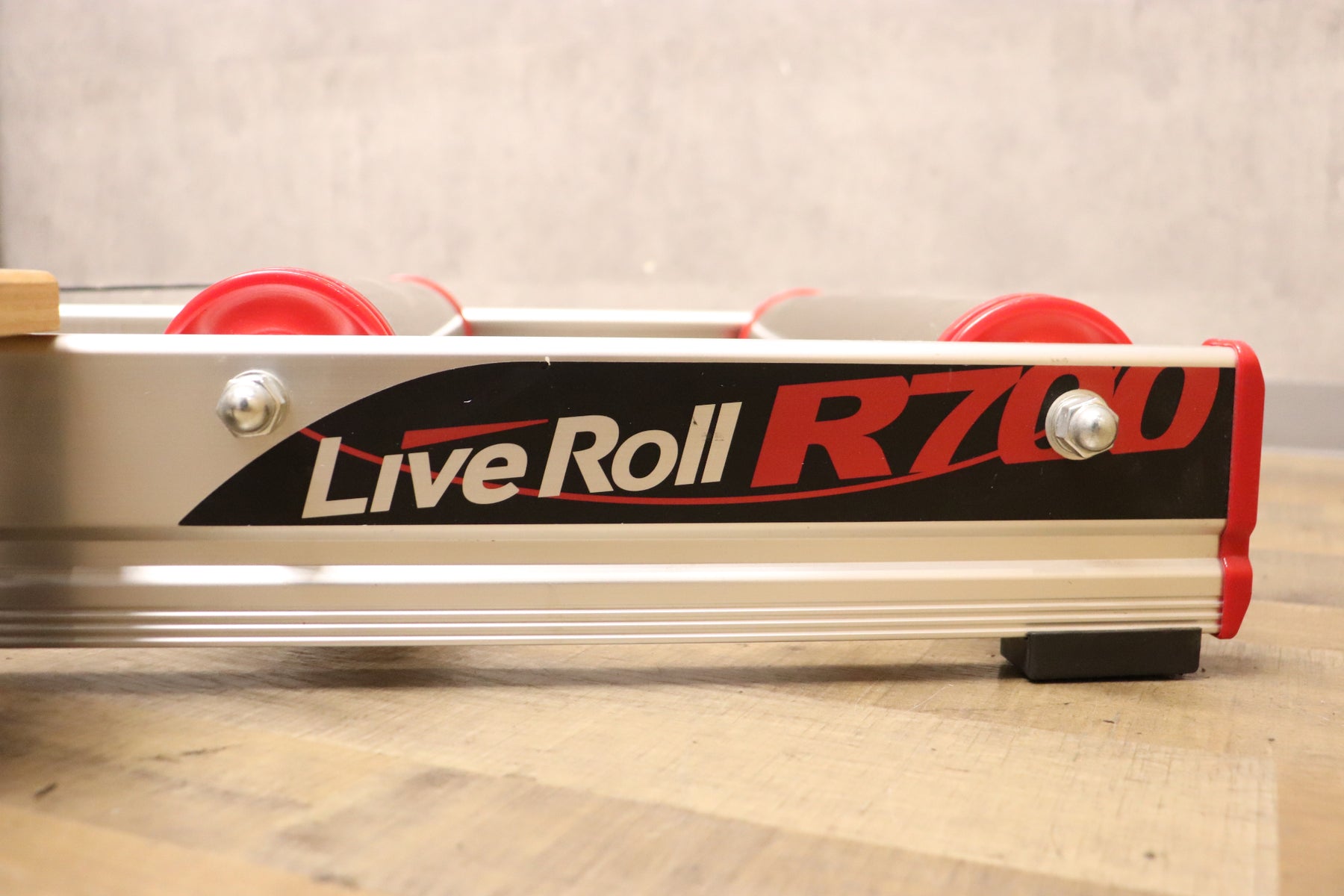 minoura ミノウラ R700 LiveRoll 3本ローラー Amazon | MINOURA(ミノウラ) R700 LiveRoll 3本ローラー チタンカラー