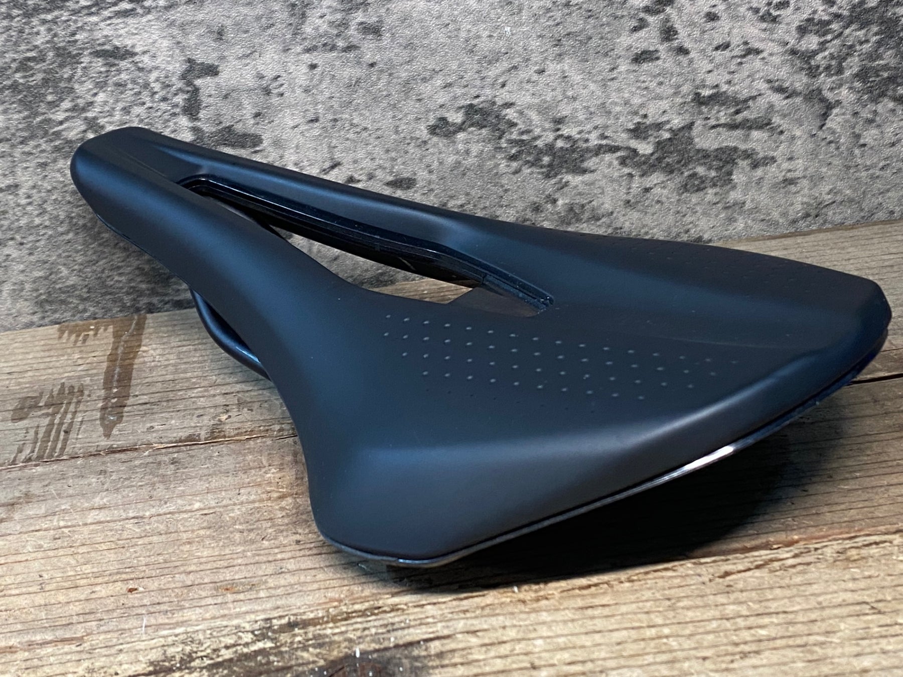 JG383 フィジーク fizik TEMPO ARGO R5 サドル 黒 150mm – BICI AMORE