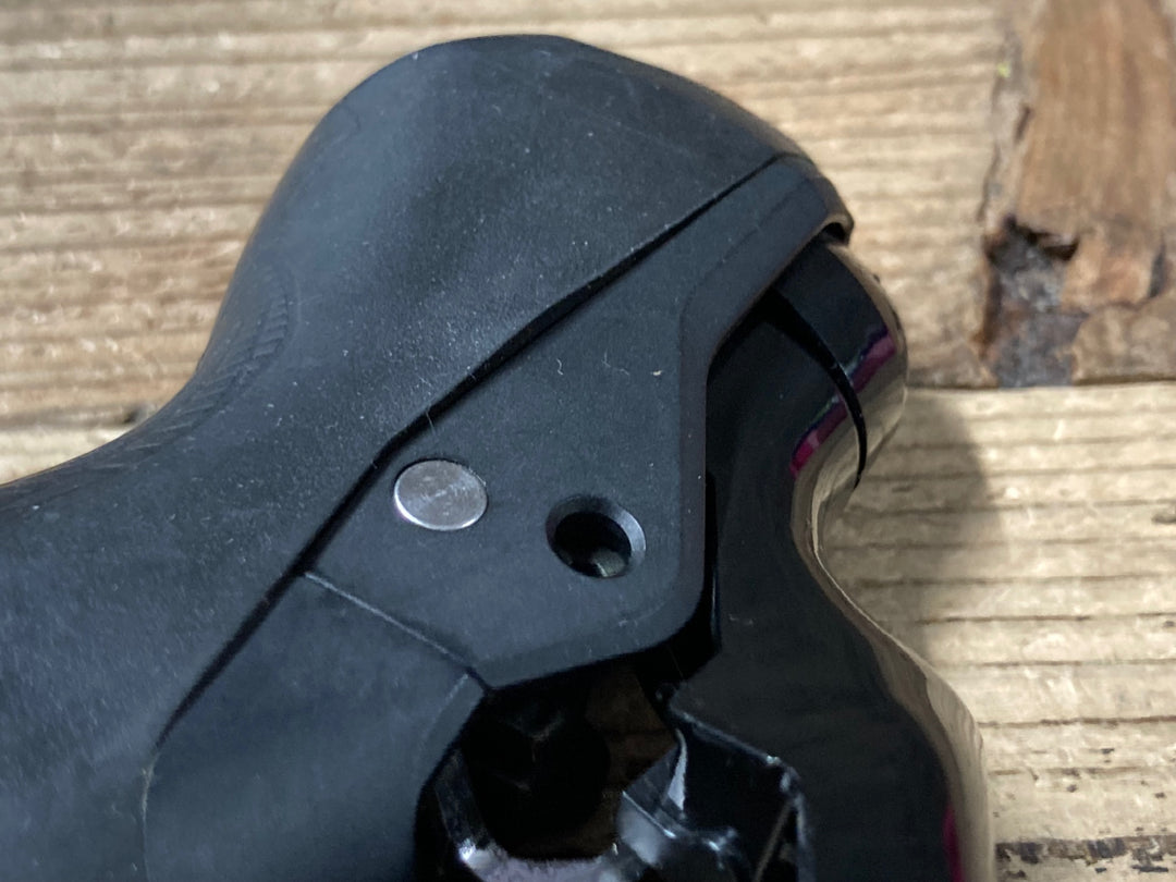 KB045 シマノ SHIMANO 105 ST-R7025 前期 右 STIレバー 11s 油圧 ※ホース取付部割れ, 油漏れの為ジャンク