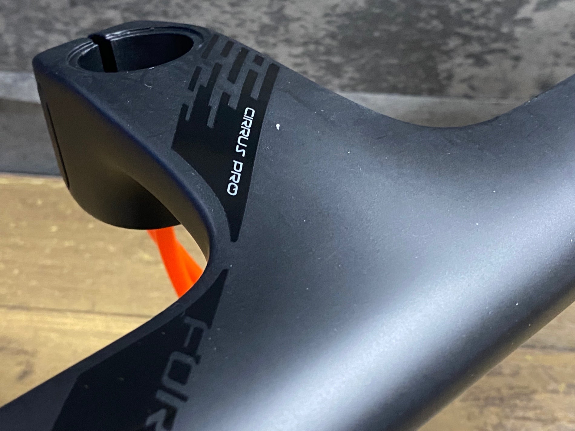 JJ897 フォルツァ FORZA CIRRUS PRO ステム一体型 カーボン ドロップ