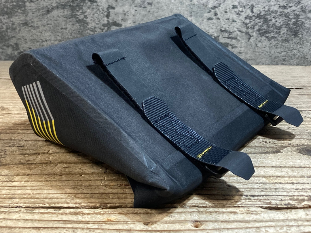 KB167 アピデュラ APIDURA RACING HANDLEBAR PACK 2.0L ハンドルバーバッグ