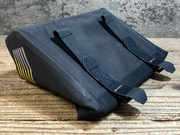 KB167 アピデュラ APIDURA RACING HANDLEBAR PACK 2.0L ハンドルバーバッグ