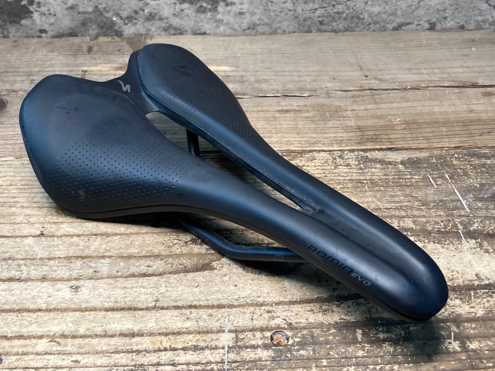 Specialized ROMIN EVO チタンレールサドル　143mm JM308 スペシャライズド SPECIALIZED ROMIN EVO サドル 黒 143mm