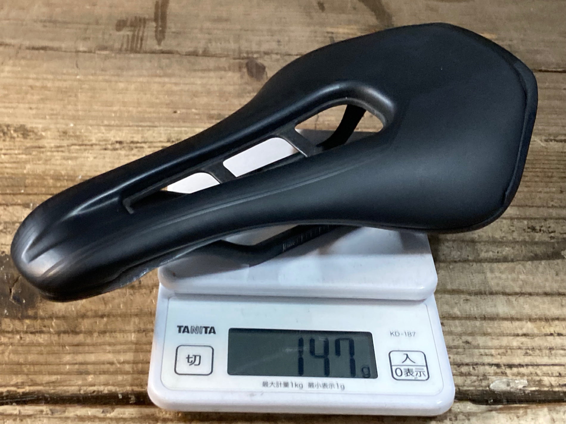 シマノ PRO STEALTH SUPERLIGHT カーボンサドル 142mm 【公式通販】