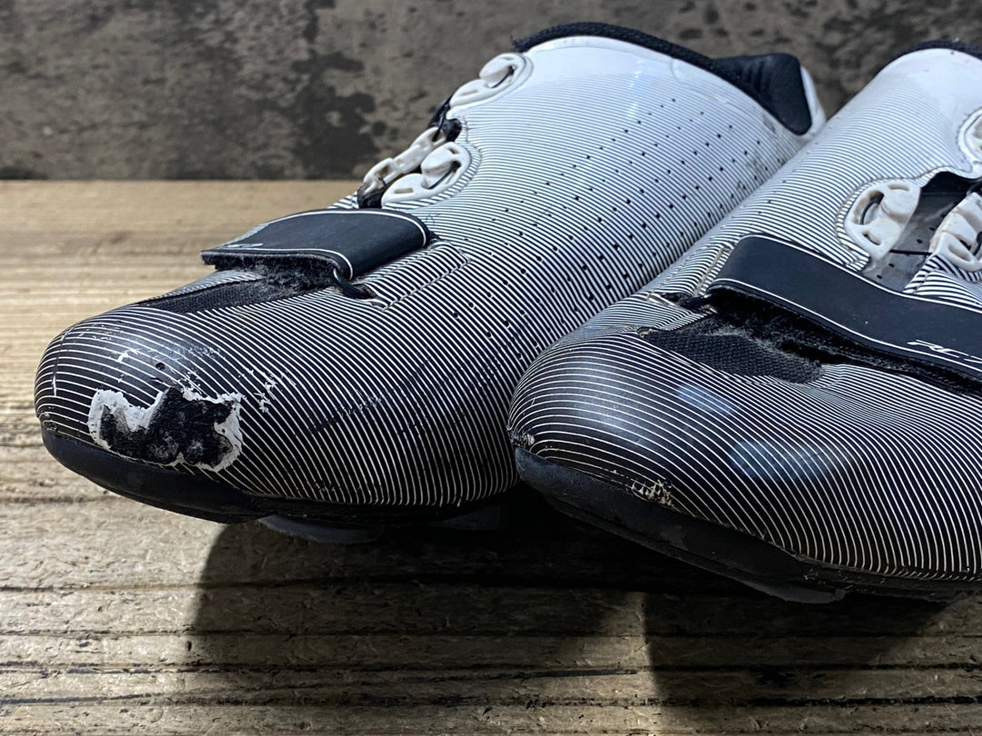 KP335 シマノ SHIMANO RC7 SH-RC700-E W ビンディングシューズ 3穴 EU42E WIDE ※傷