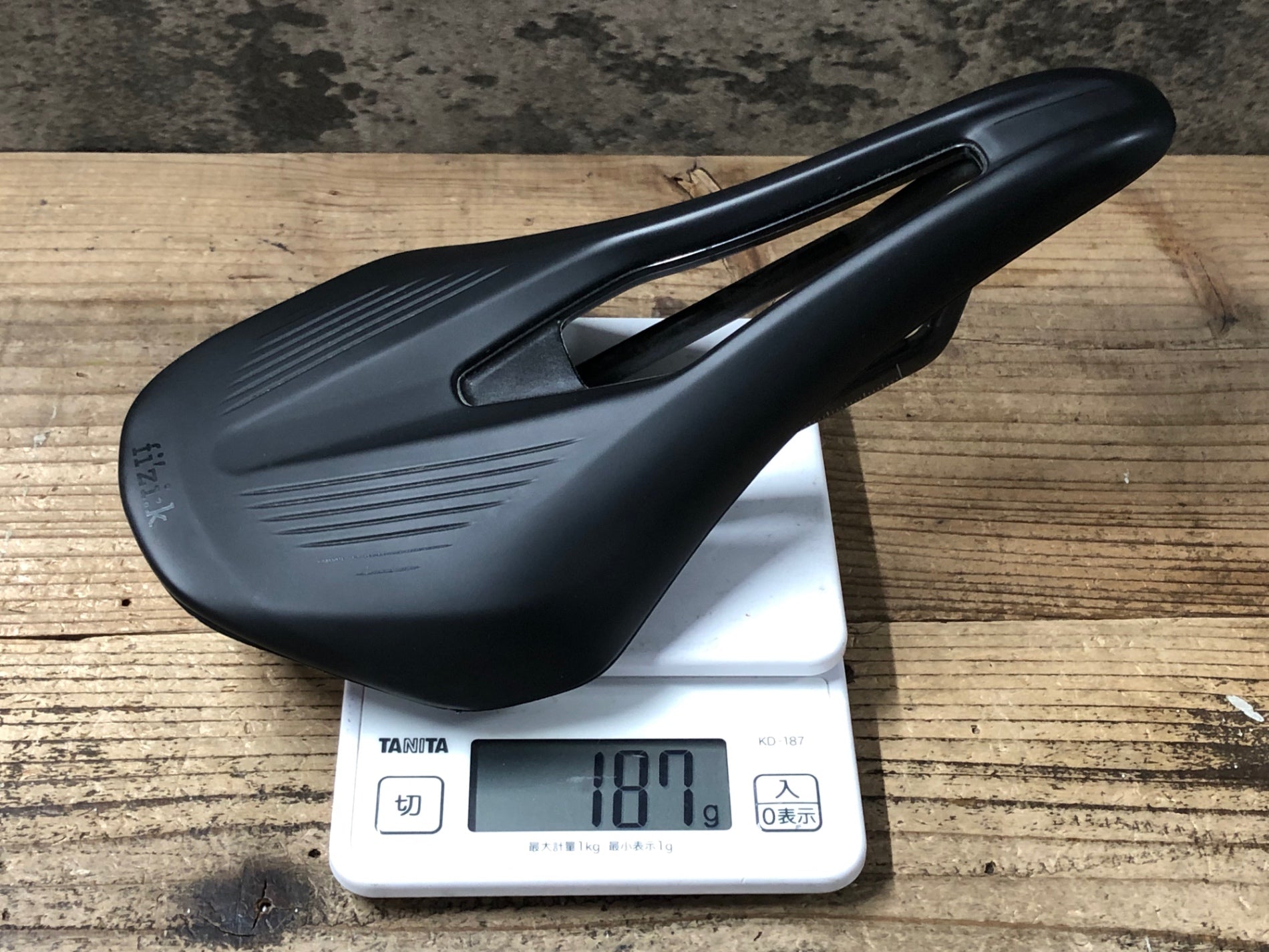 KD878 フィジーク fizik ヴェント VENTO ARGO R1 140mm サドル