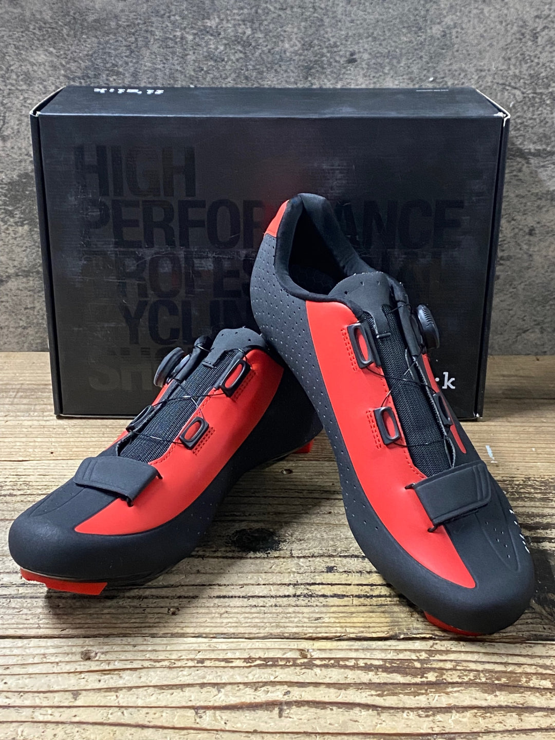 KI043 フィジーク fizik R5 BOA MAN ビンディングシューズ 3穴 黒赤 EU45