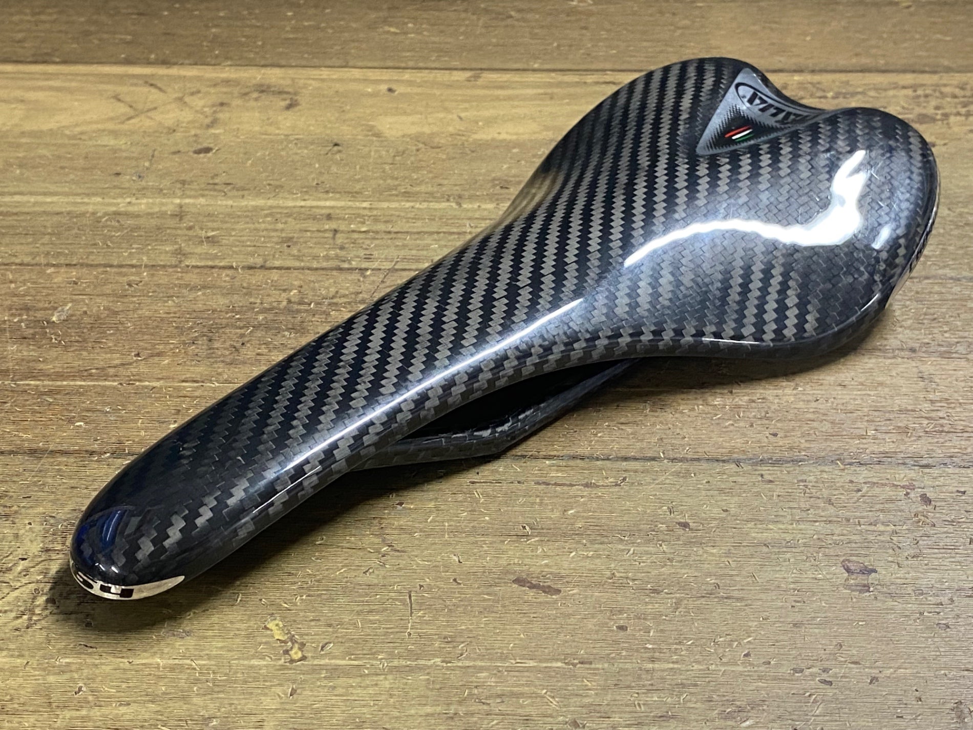 KJ237 セライタリア SELLE ITALIA C60 QUATTRO フル カーボンサドル