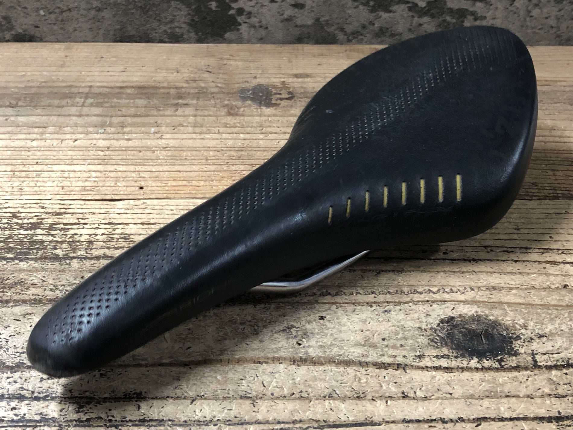KD073 フィジーク fizik アリオネ ARIONE WIND FREX サドル 黒 kium