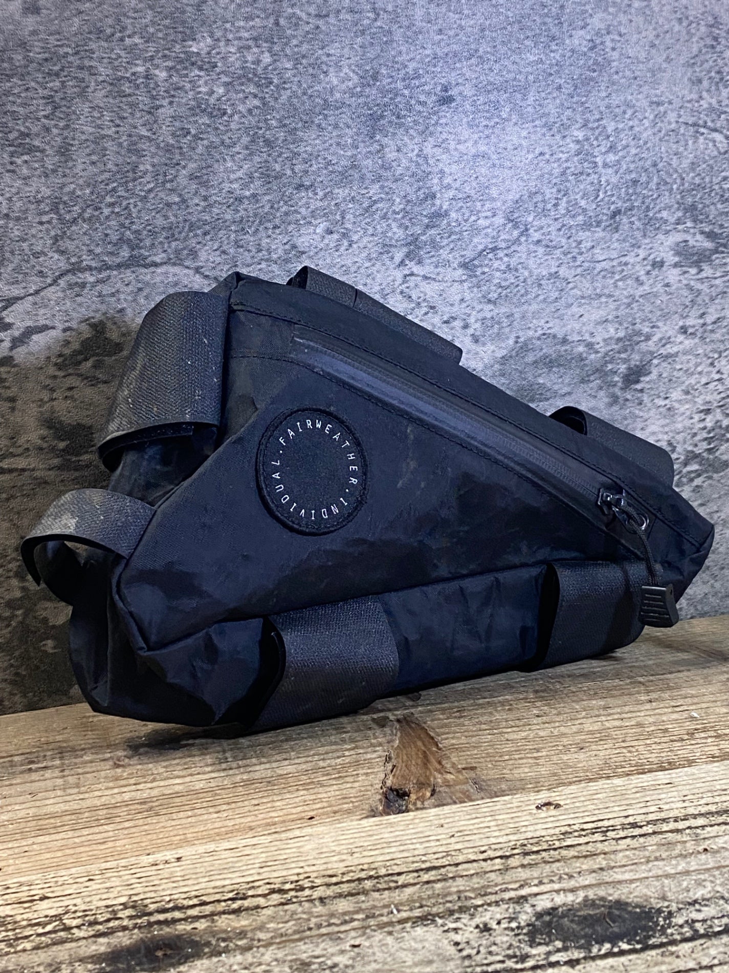 JP557 フェアウェザー FAIRWEATHER CORNER BAG フレームバッグ 黒