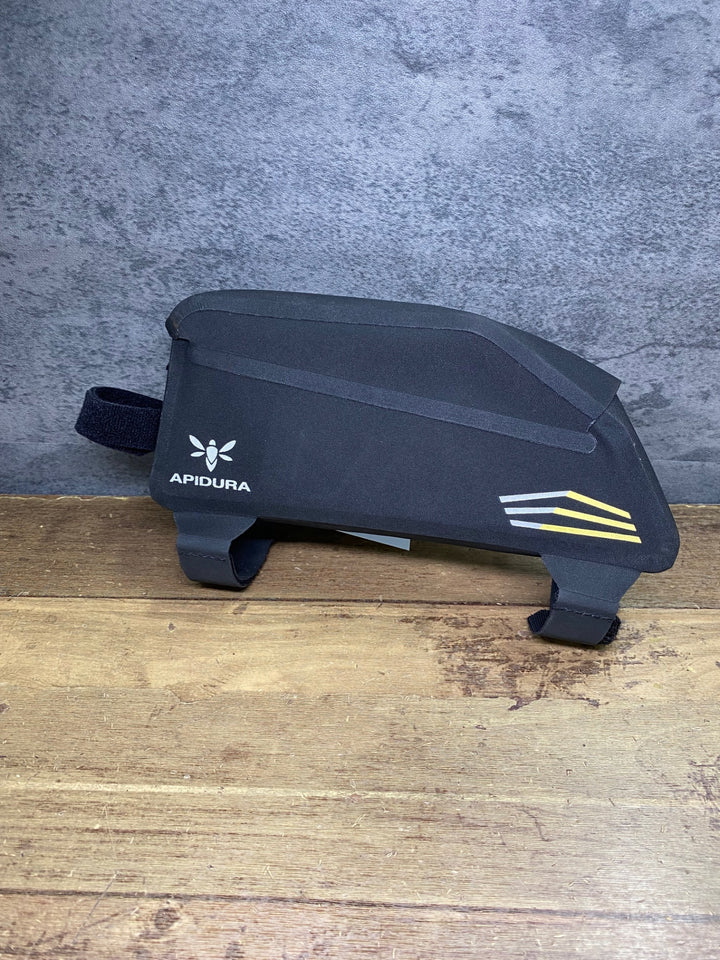 IY826 アピデュラ APIDURA レーシング・トップチューブパック 黒 1L