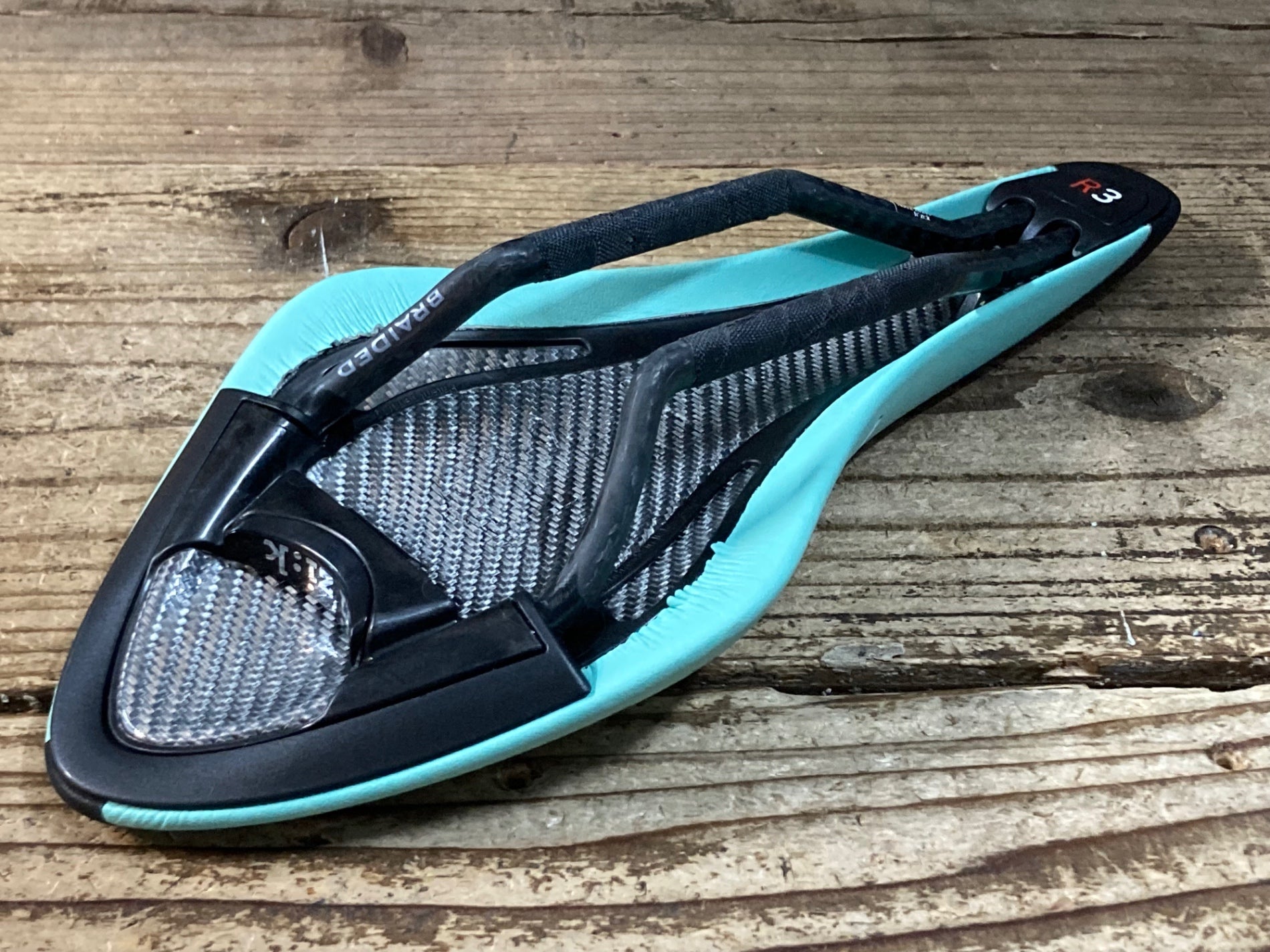 JY022 フィジーク fizik アリオネ ARIONE R3 サドル 黒 チェレステ