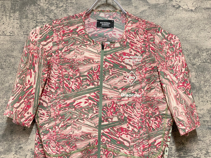 KJ288 パスノーマルスタジオ PAS NORMAL STUDIOS Men's T.K.O. Mechanism Pro Jersey - Disorder 半袖 サイクルジャージ ピンクカモ L