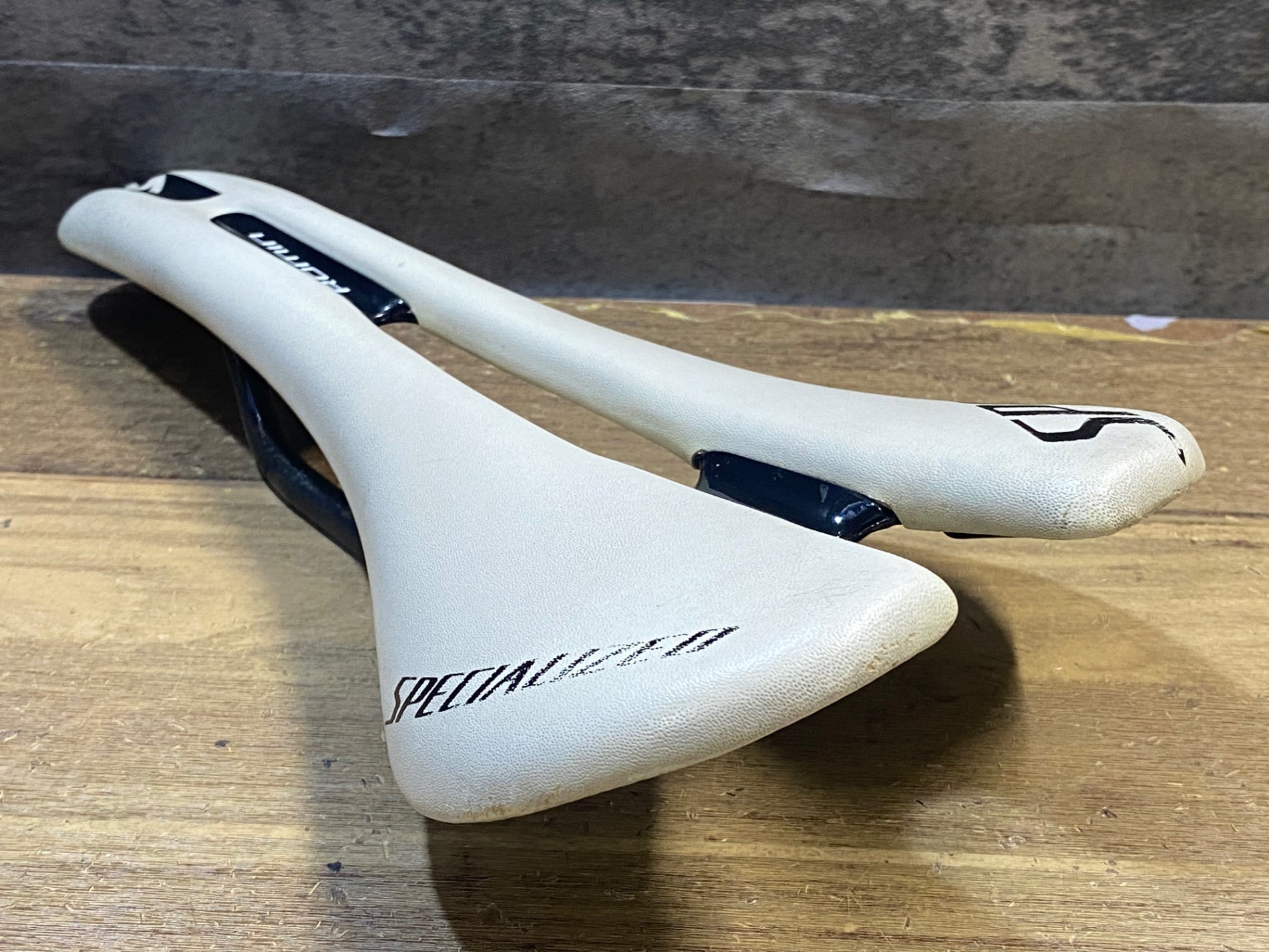 JT773 スペシャライズド SPECIALIZED ROMIN EVO PRO 143mm サドル 白