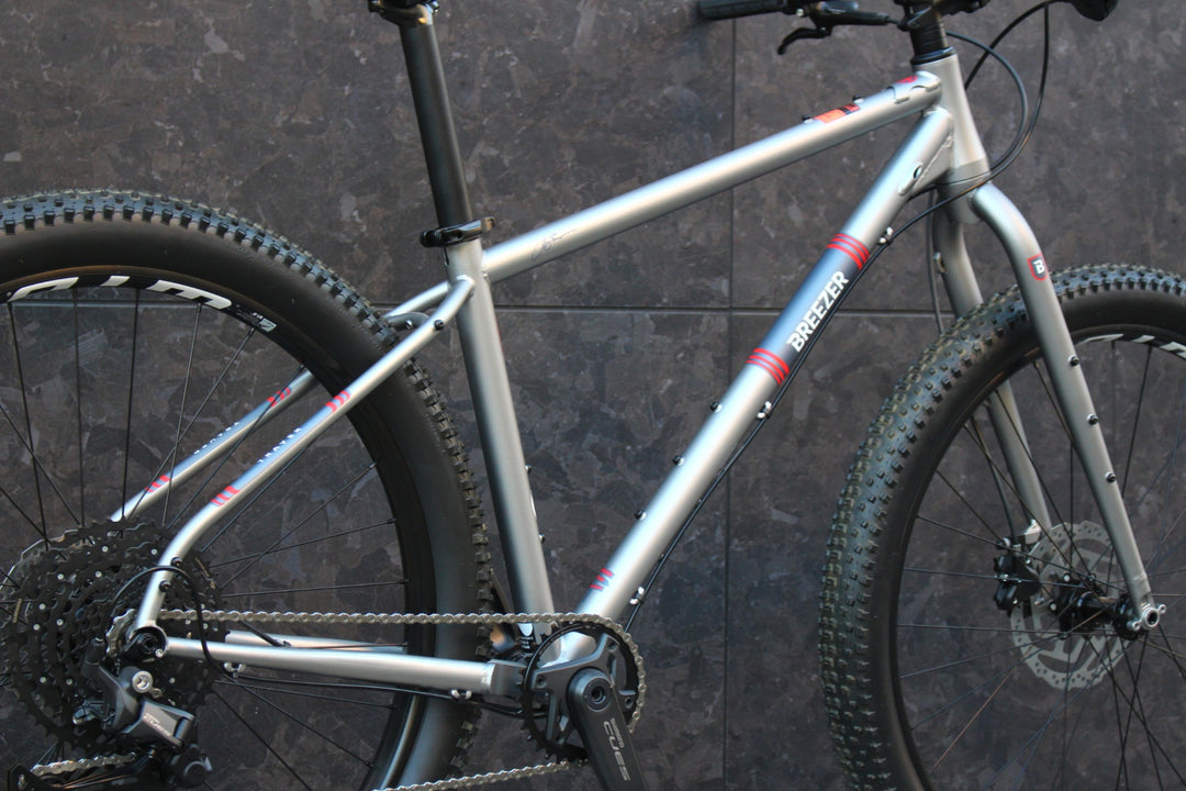 未走行品！ ブリーザー BREEZER トレヴァー TRAVER 2024 モデル 42サイズ シマノ キューズ U6000 10S クロモリ ハードテイル マウンテンバイク MTB 【福岡店】