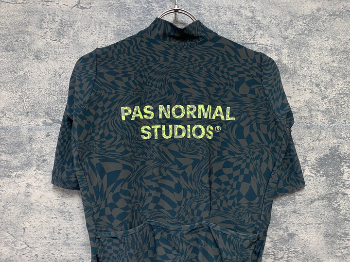 KA518 パスノーマルスタジオ PAS NORMAL STUDIOS ESSENTIAL JERSEY 半袖 サイクルジャージ オリーブ M