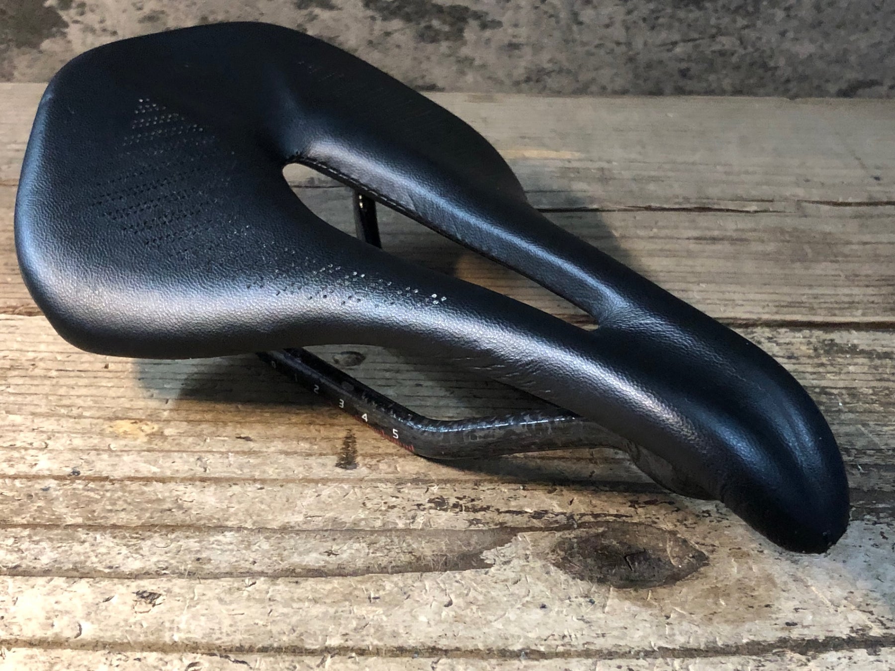 JV160 TNI LiteFly サドル 黒 カーボンレール – BICI AMORE ONLINE STORE