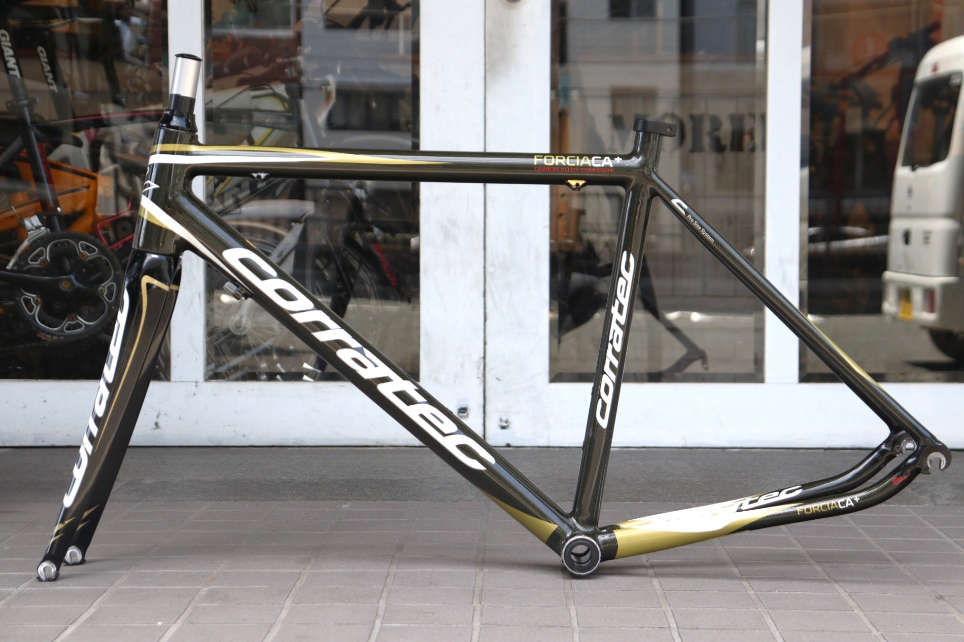 コラテック　カーボンアロイコンポジット　ロードバイクフレーム コラテック フォルシア カーボン/アロイ 2つの素材の良さを