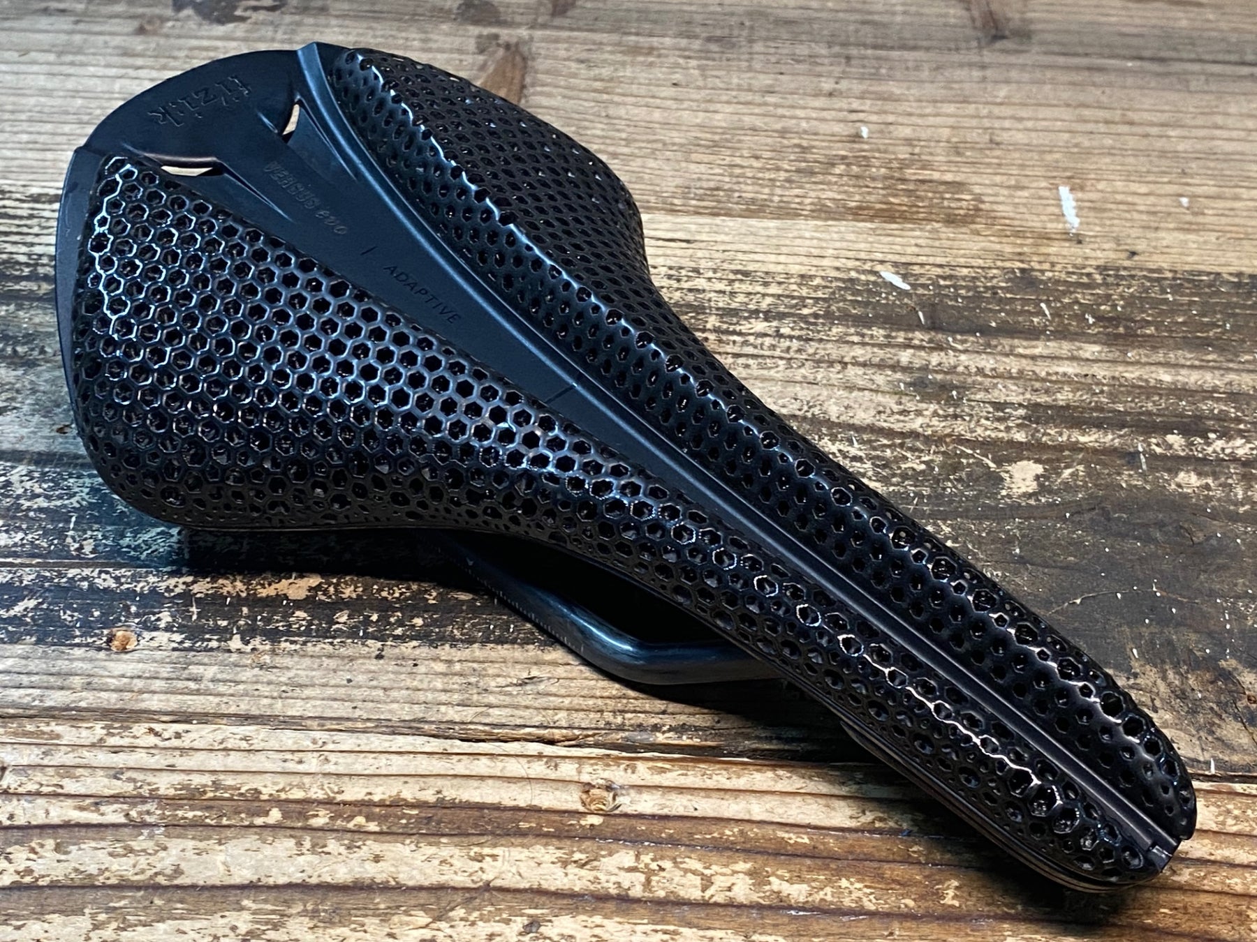 JG175 フィジーク Fizik Antares Versus Adaptive R1 3D サドル