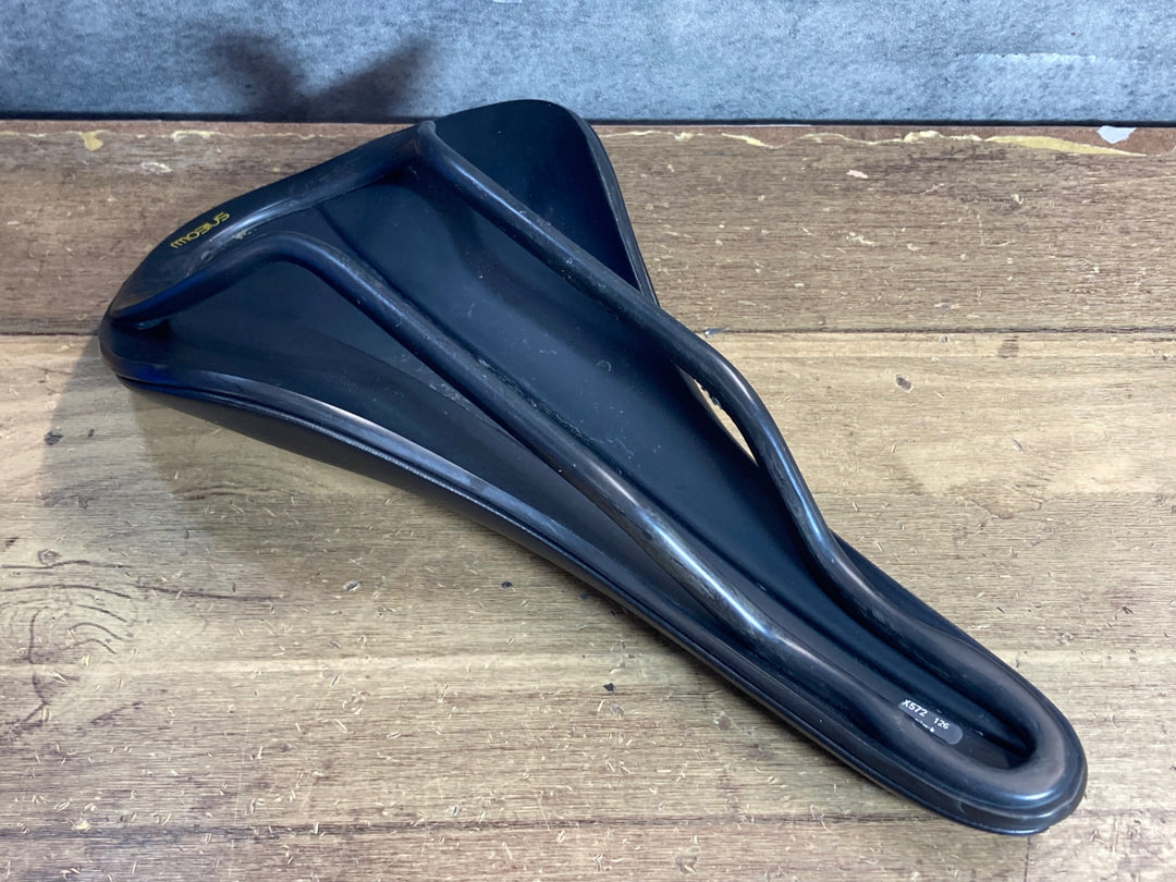 JV814 フィジーク fizik アンタレス ALIANTE VERSUS EVO 00 サドル 黒 136mm REGULAR カーボンレール