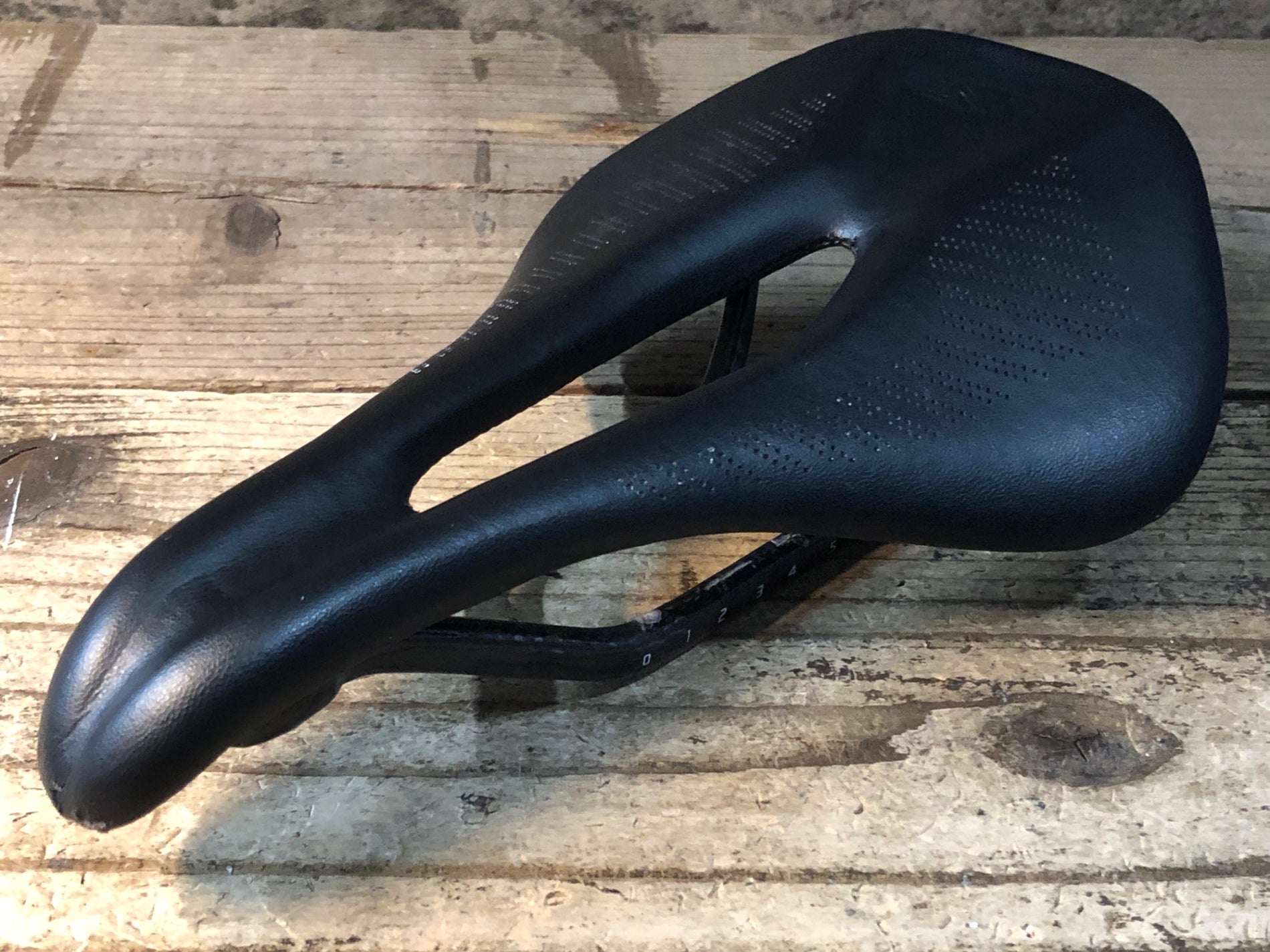 JV160 TNI LiteFly サドル 黒 カーボンレール – BICI AMORE ONLINE STORE