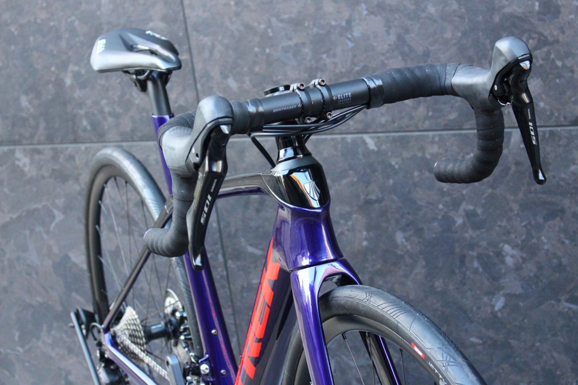 TREK DOMANE SL 50サイズ フレームセット 【2020年モデル・パープルフリップ・ディスク】【トレック ドマーネ】 TREK Domane SL5 2020 パープルフリップを購入した話｜surround