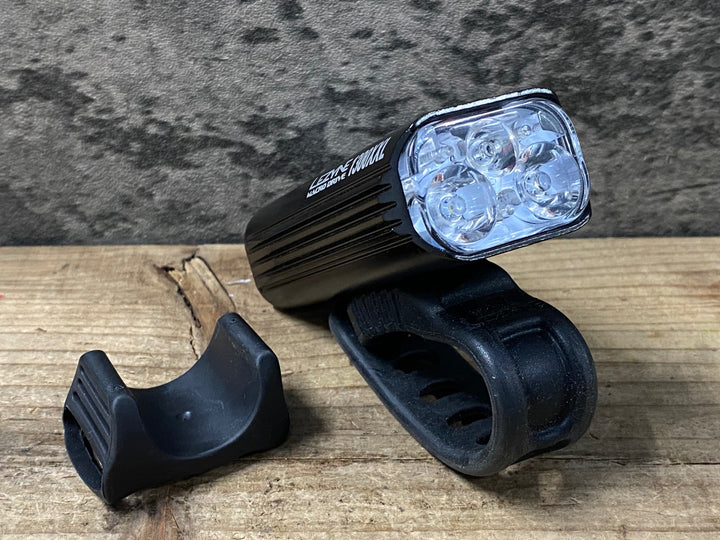 KQ632 レザイン LEZYNE MACRO DRIVE 1300XXL フロントライト 点灯確認済み