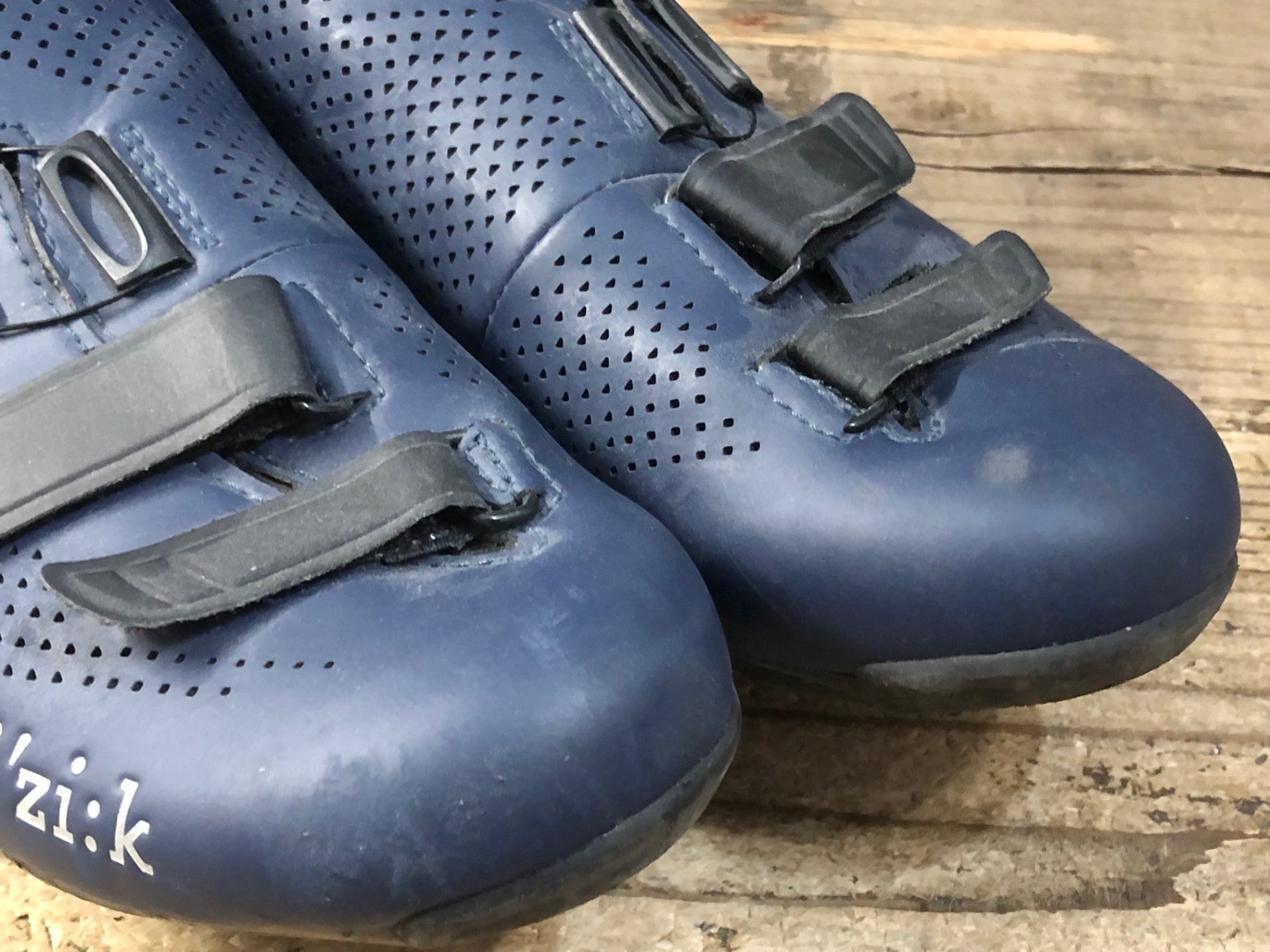 JZ704 フィジーク fizik R4 ビンディングシューズ 紺 EU41 – BICI