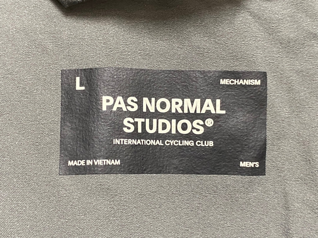 KA552 パスノーマルスタジオ PAS NORMAL STUDIOS MECHANISM STOW AWAY JACKET 長袖 ウインドブレーカー オリーブ L