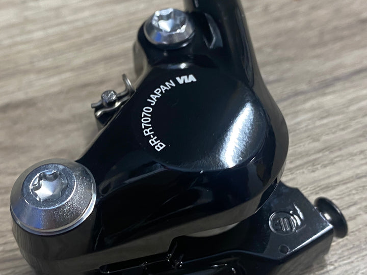 KE959 シマノ SHIMANO 105 BR-R7070 ディスクブレーキキャリパー 前後セット