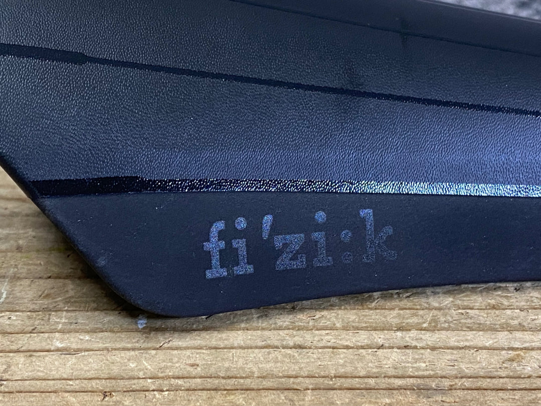 JP351 フィジーク fizik VOLTA R1 サドル カーボンレール ※レール先端部クラックの為ジャンク