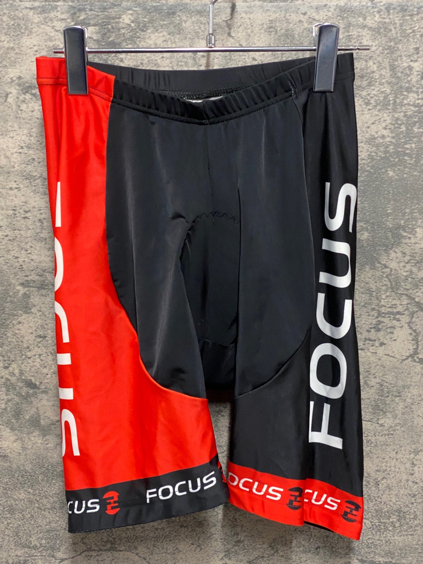 【中古】サイクルジャージ など5点 JU522 FOCUS サイクルジャージ サイクルパンツ 上下セット Mサイズ 黒