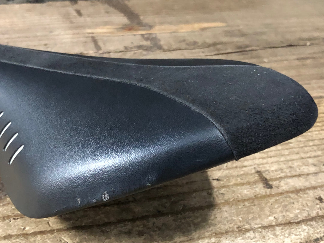 KM546 フィジーク fizik ARIONE R3 サドル 黒 kiumレール ※マーカー痕