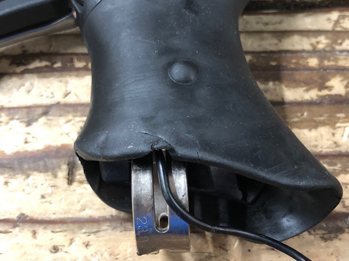 JP718 シマノ SHIMANO 105 ST-5600 STIレバー ※ブラケットカバー劣化加水分解ケーブル断線,変則不良の為ジャンク